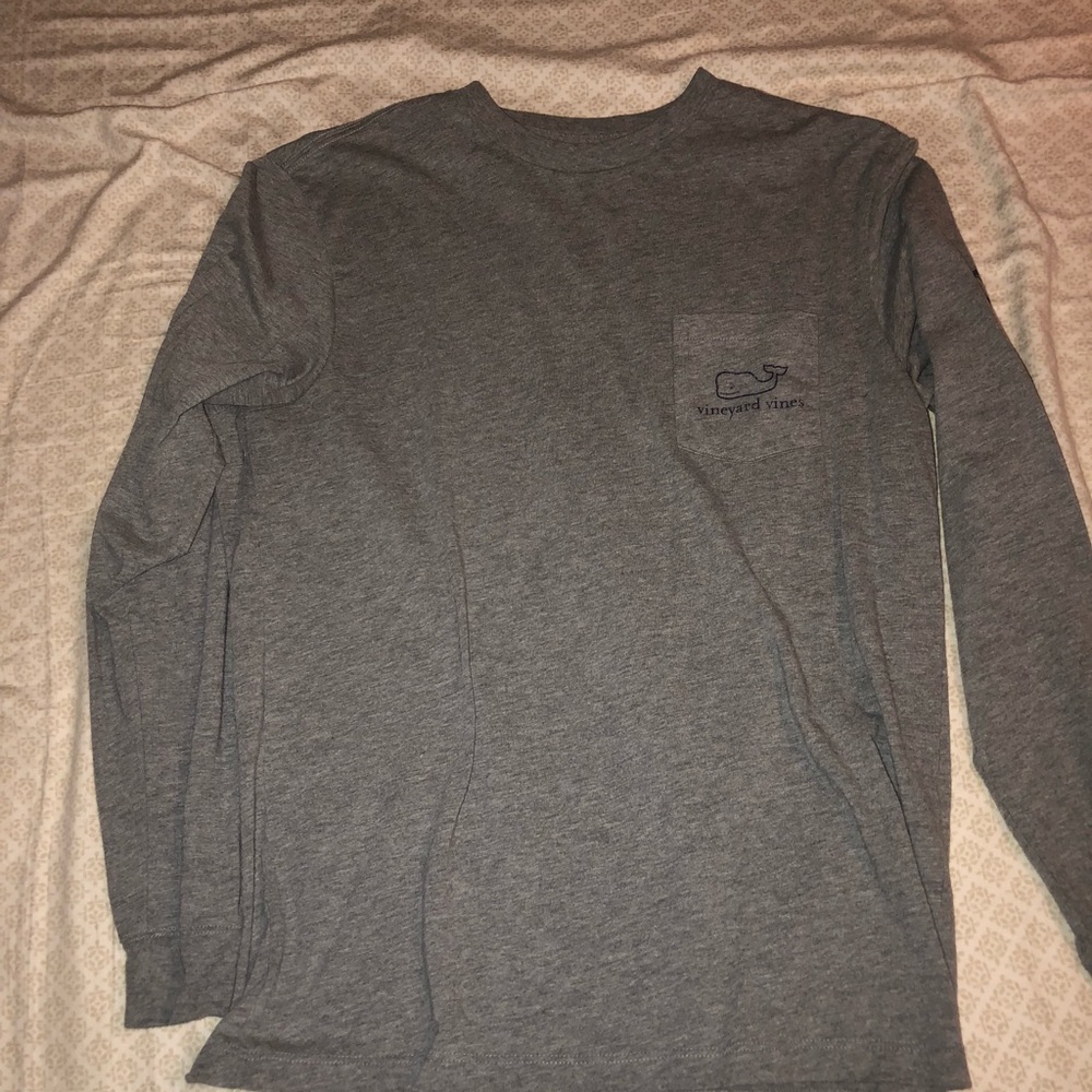Vineyard vines t shirt